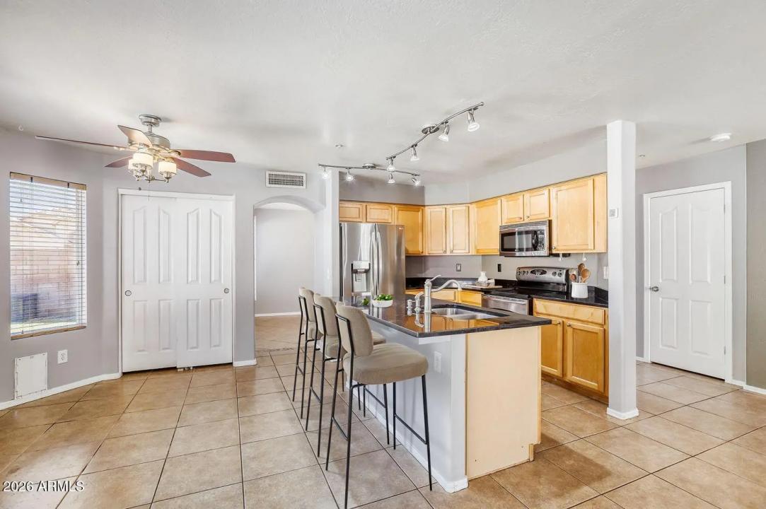 Real Estate Picture 13