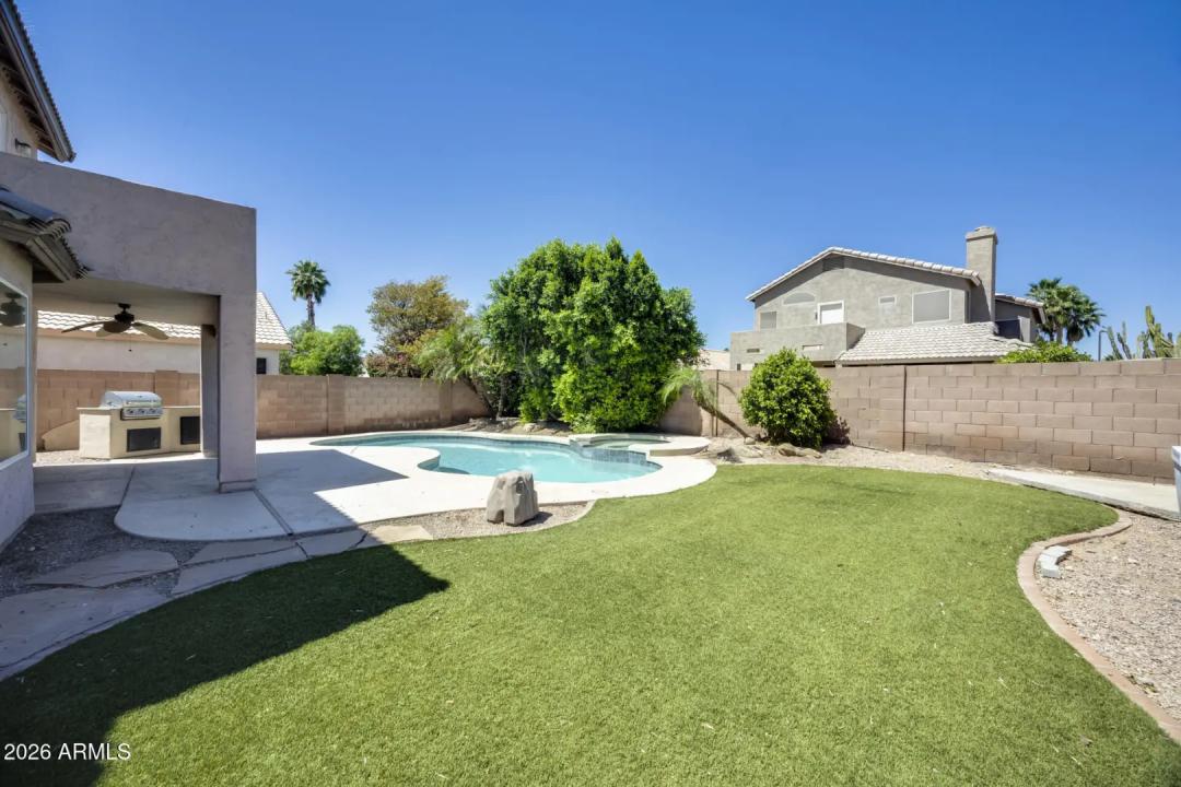 Real Estate Picture 5