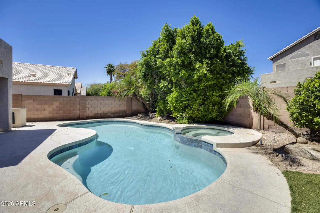 Real Estate Picture 3