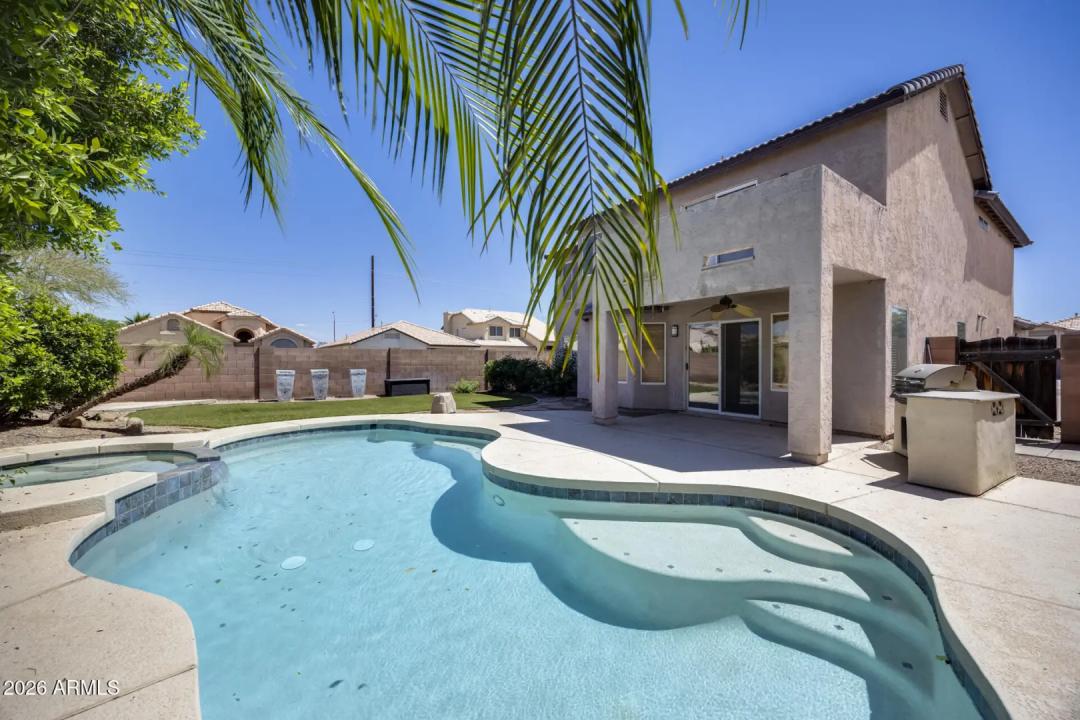 Real Estate Picture 7