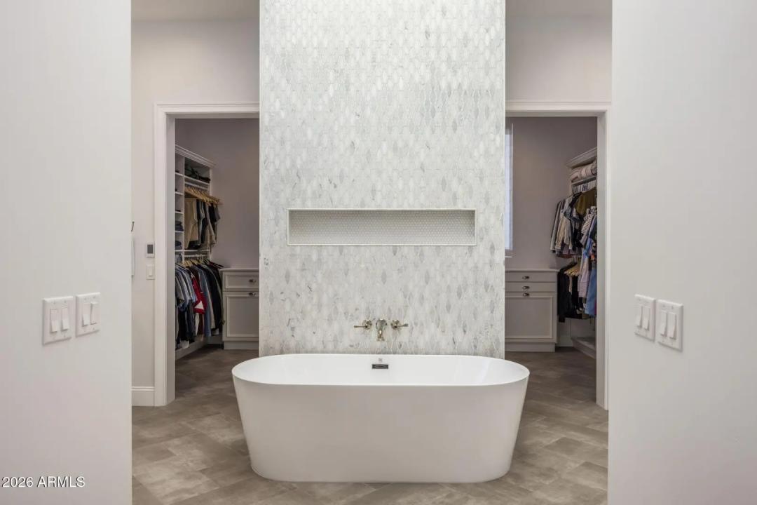 Real Estate Picture 8