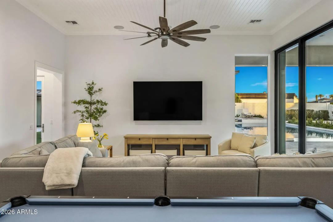 Real Estate Picture 12