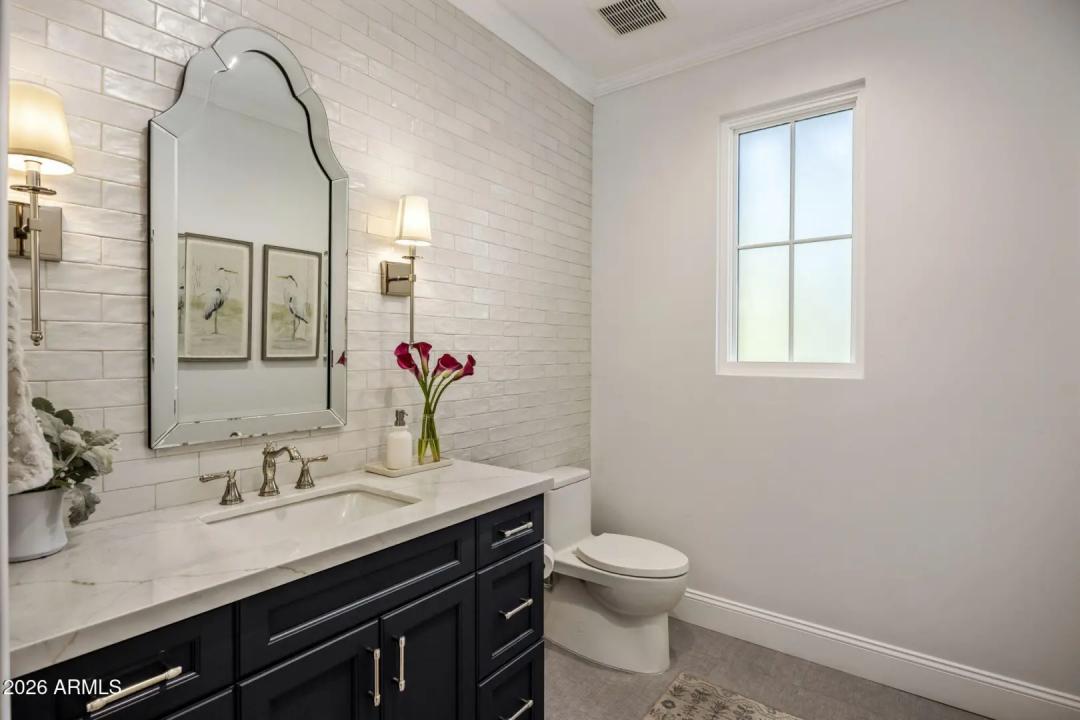 Real Estate Picture 14