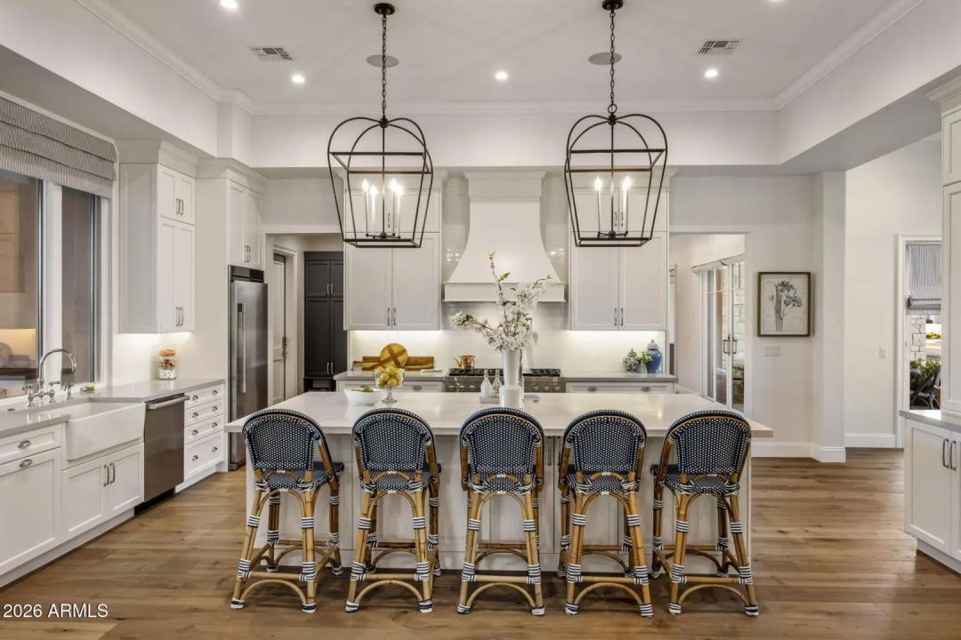 Real Estate Picture 4