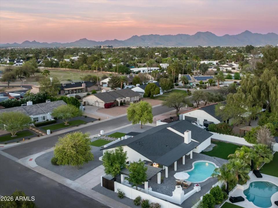 Real Estate Picture 3