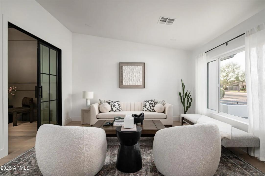 Real Estate Picture 4