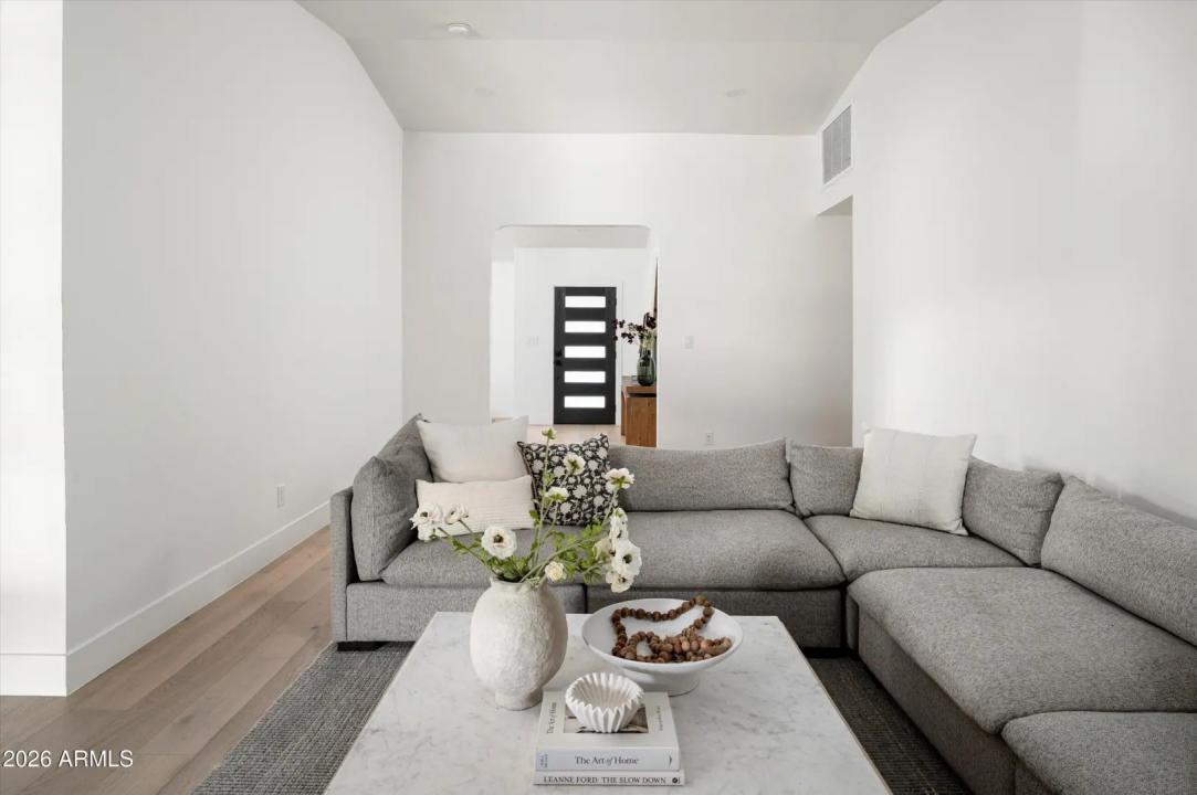 Real Estate Picture 11