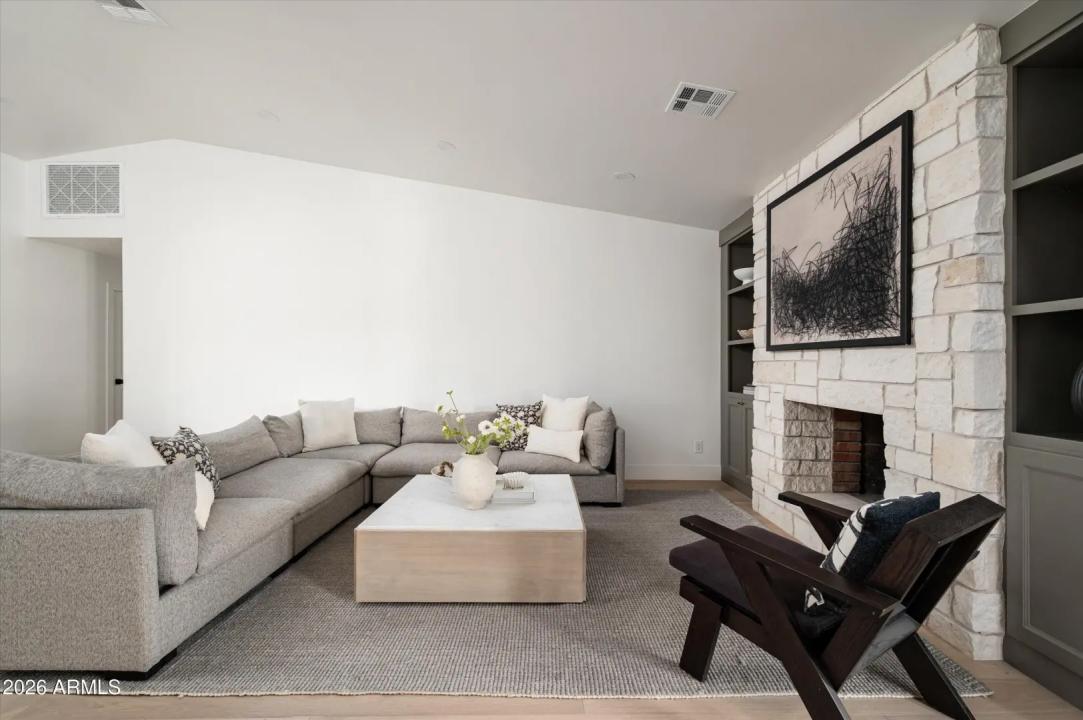 Real Estate Picture 12