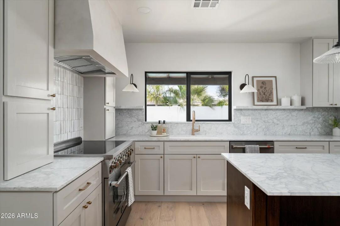 Real Estate Picture 19