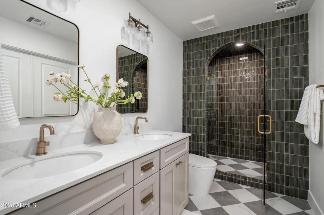 Real Estate Picture 25