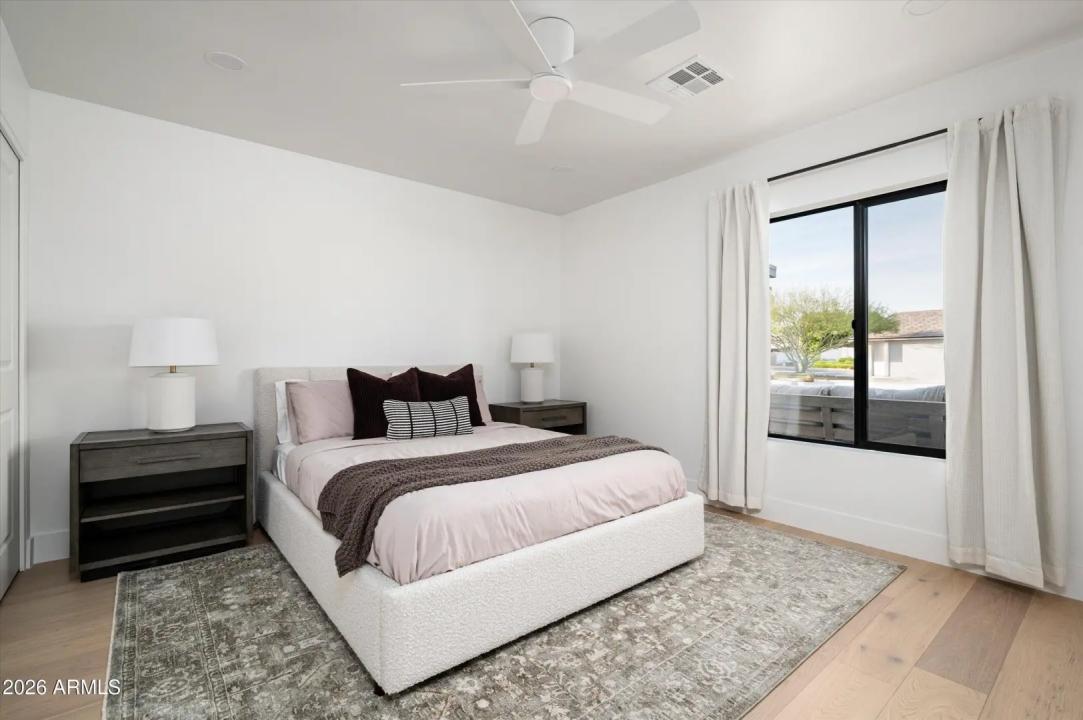 Real Estate Picture 28