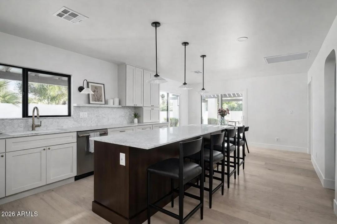 Real Estate Picture 17