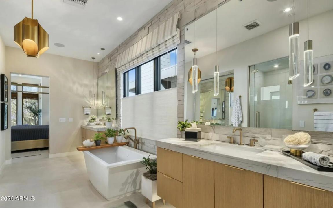 Real Estate Picture 4