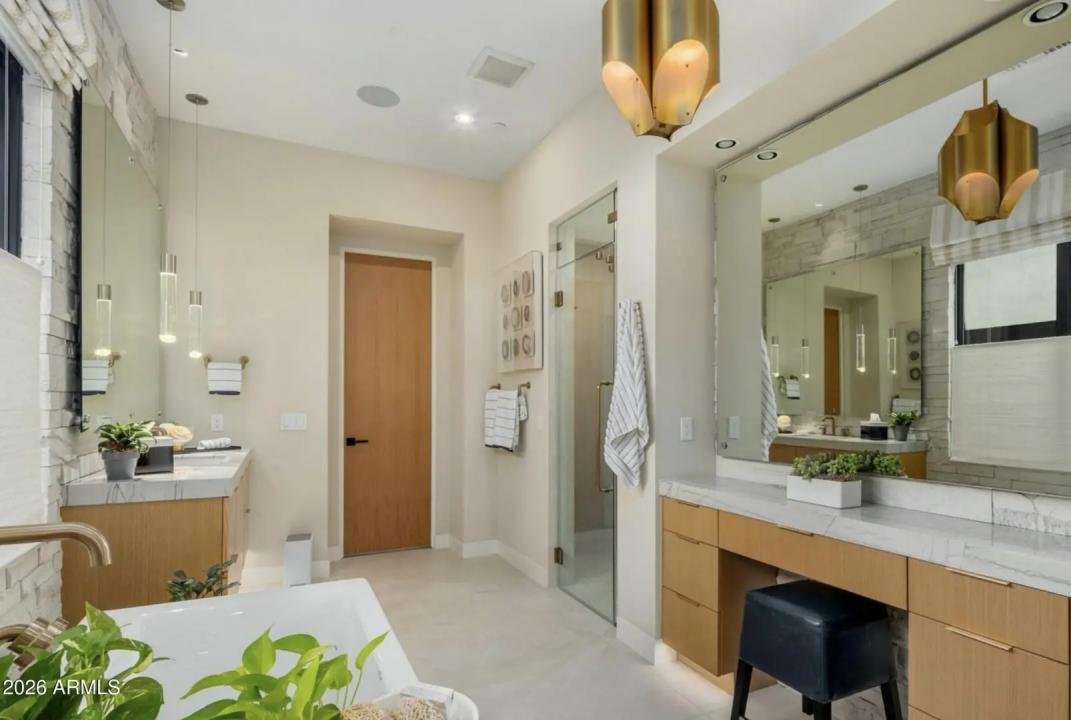 Real Estate Picture 15