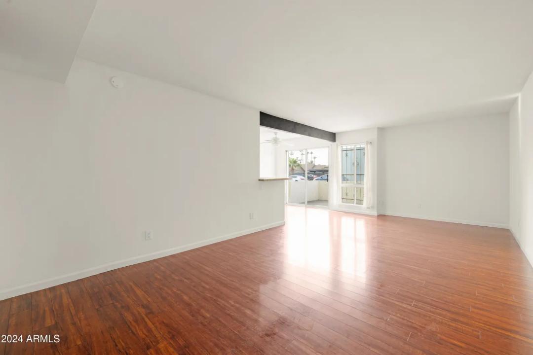 Real Estate Picture 4