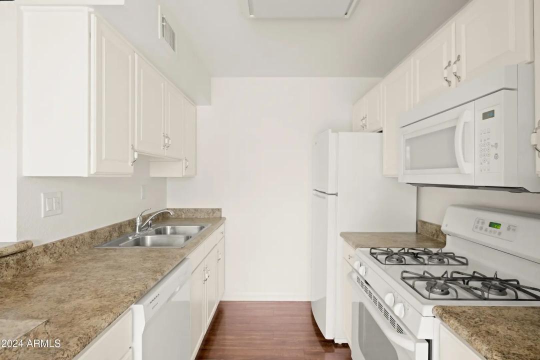 Real Estate Picture 8