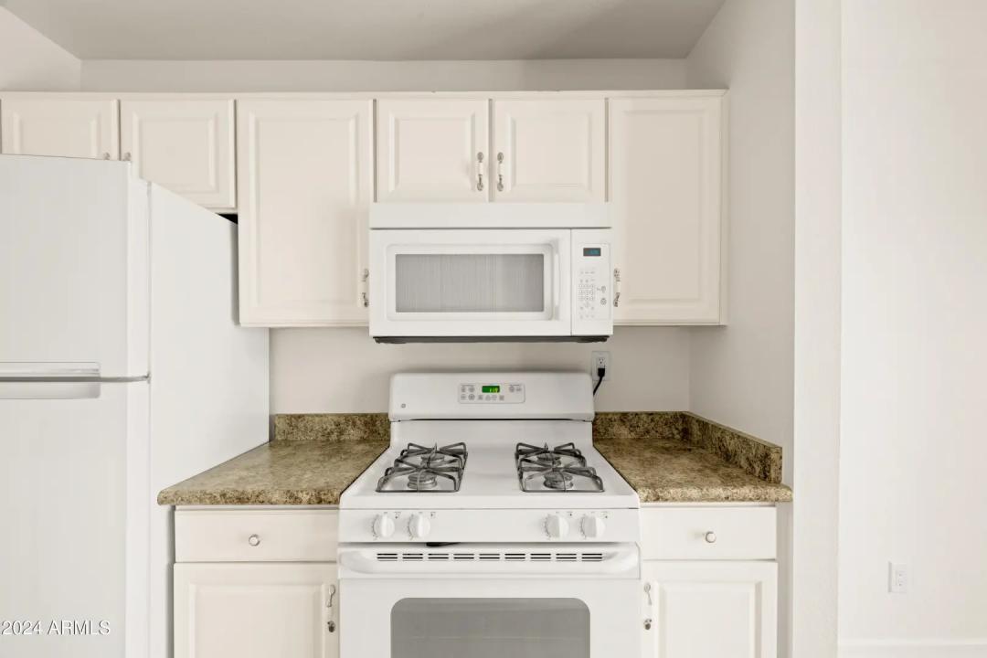 Real Estate Picture 9