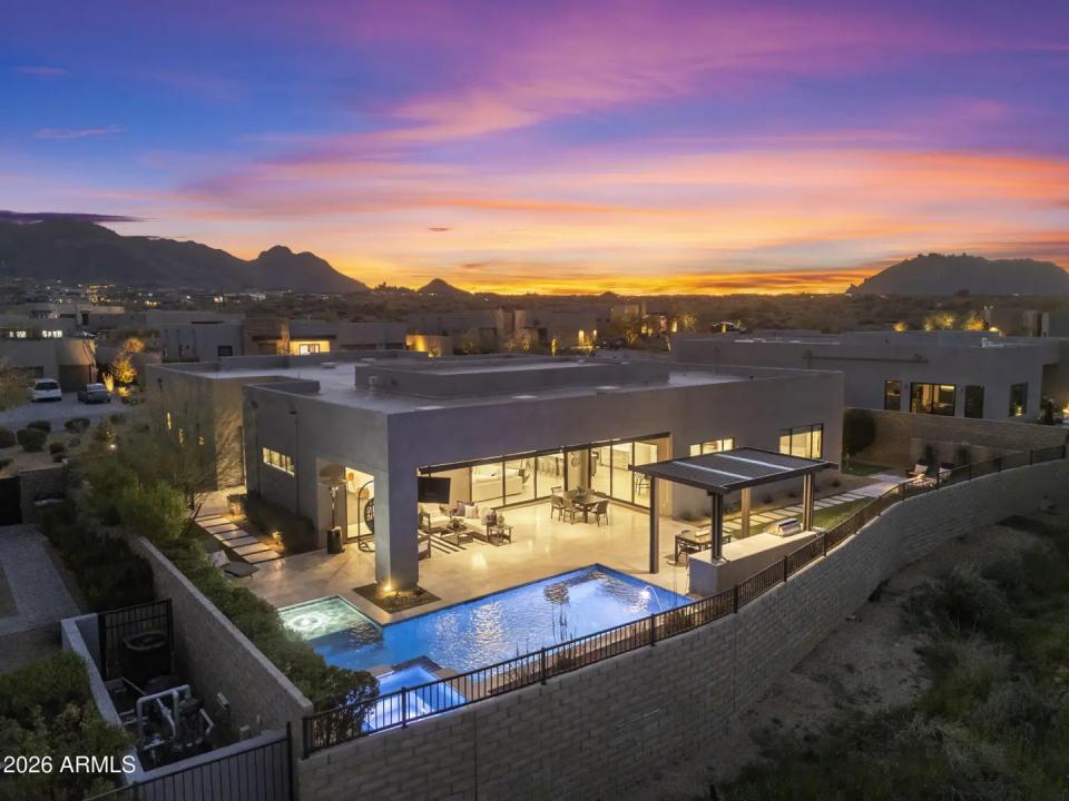 Real Estate Picture 3