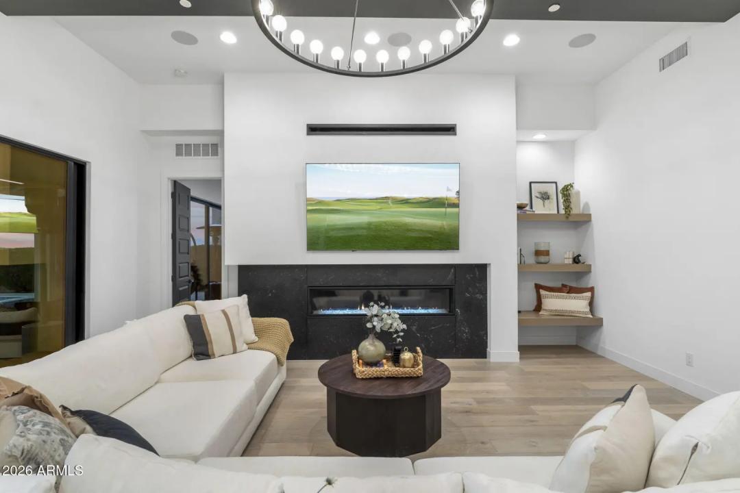 Real Estate Picture 24