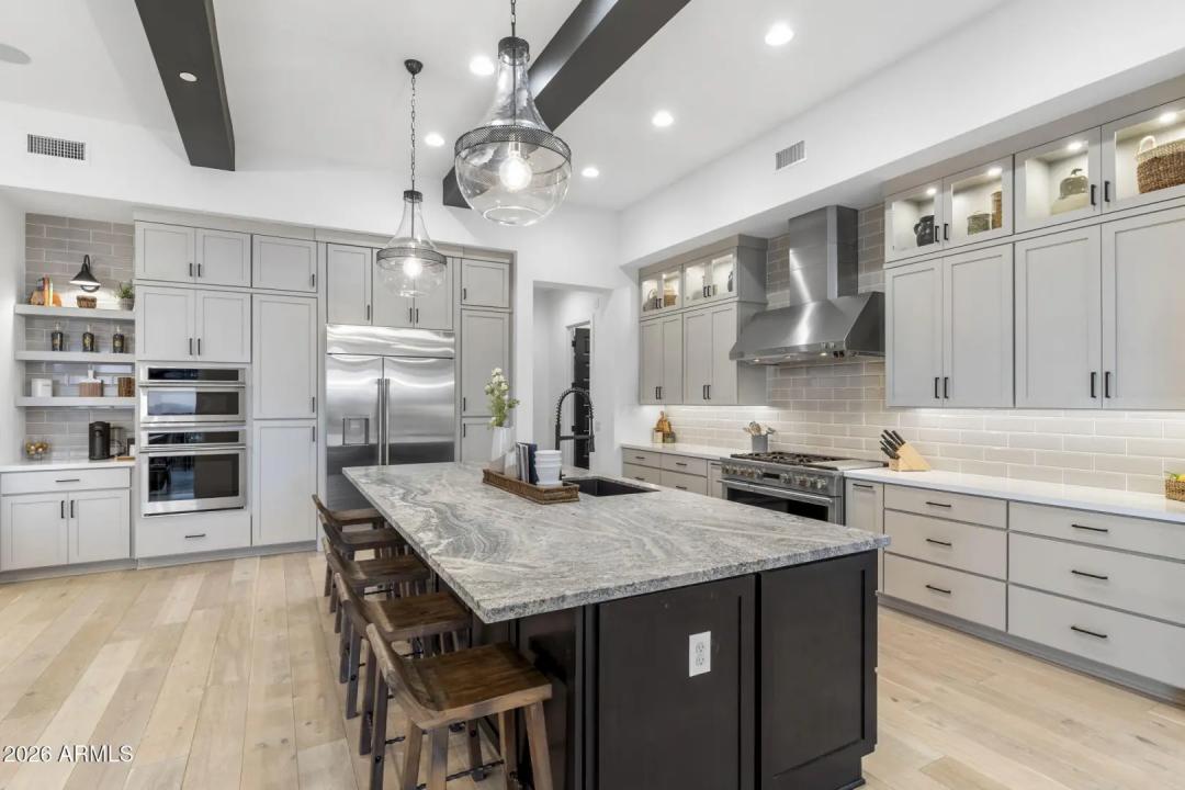 Real Estate Picture 9