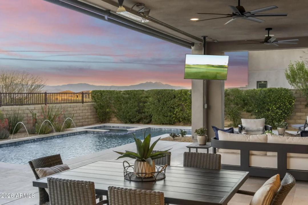 Real Estate Picture 8