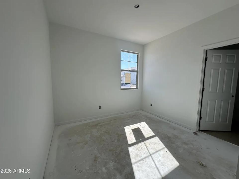 Real Estate Picture 5