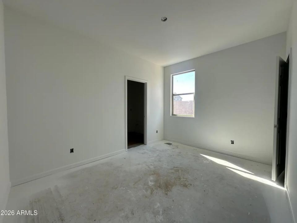 Real Estate Picture 7