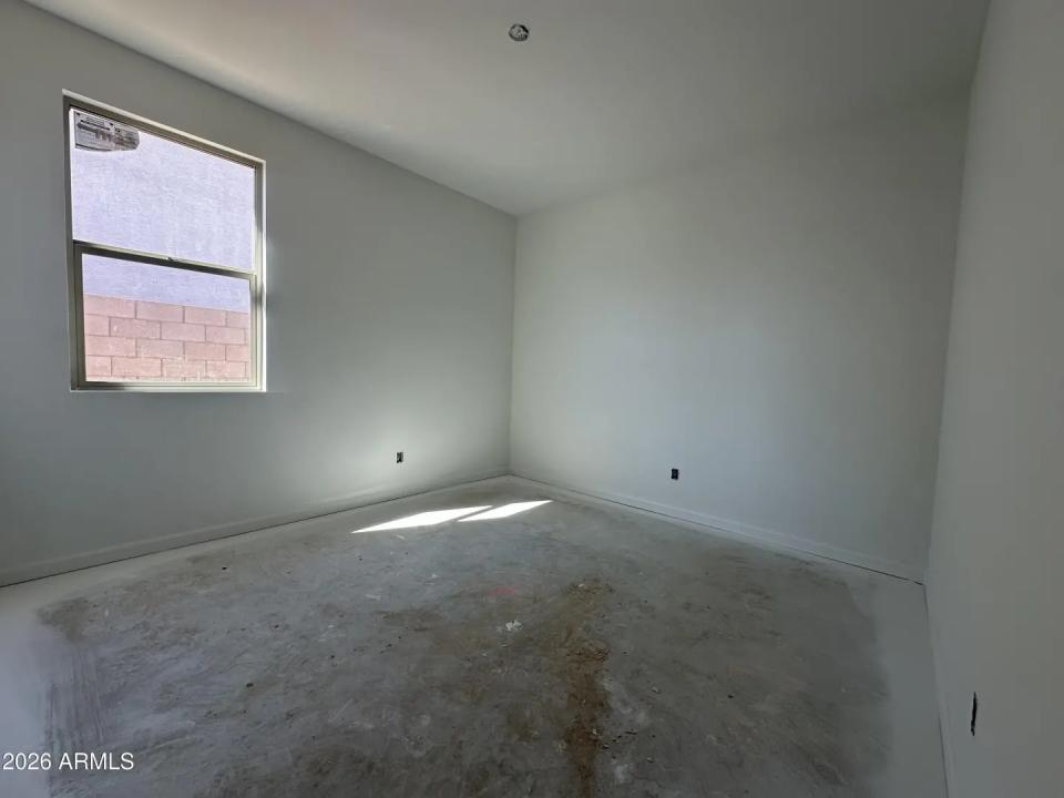 Real Estate Picture 8