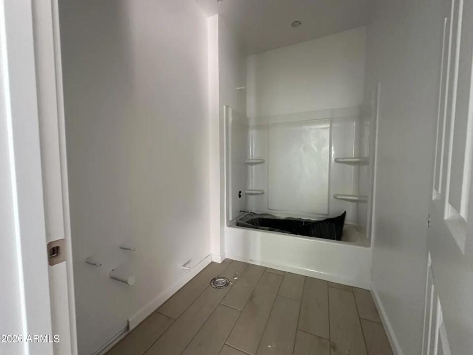 Real Estate Picture 9