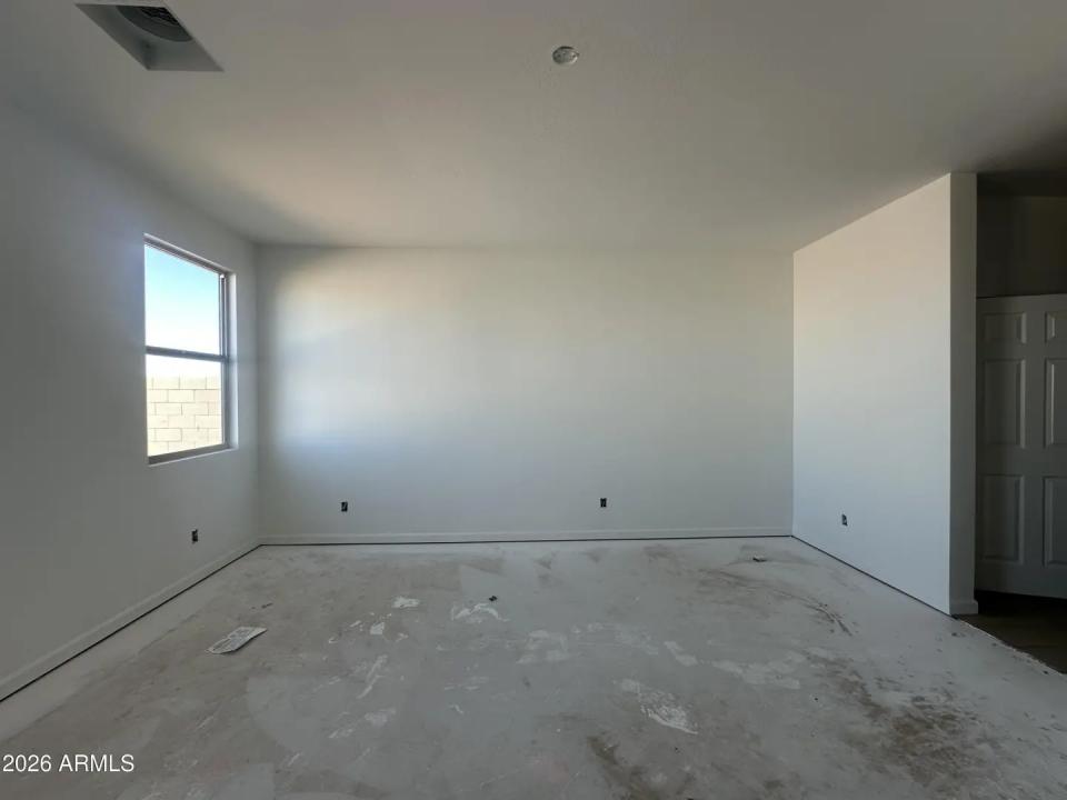 Real Estate Picture 14