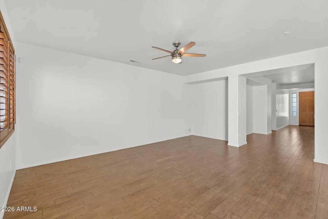 Real Estate Picture 3