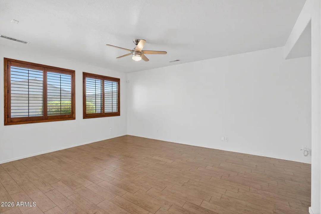 Real Estate Picture 4