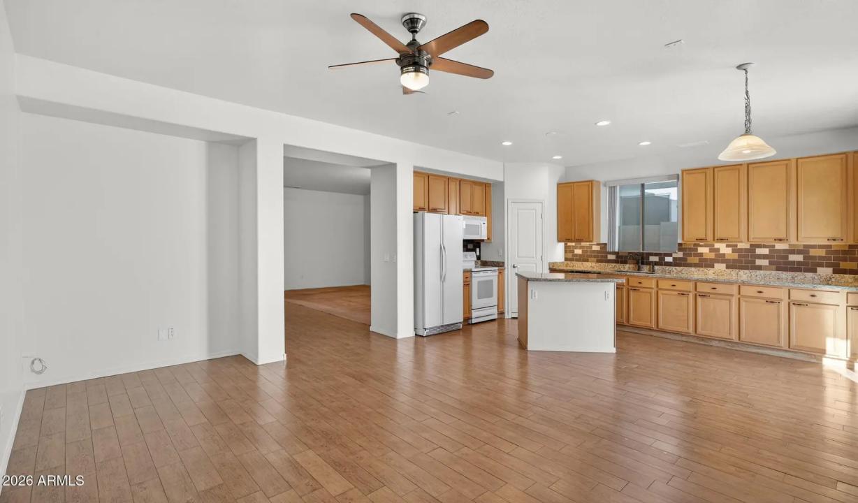 Real Estate Picture 8