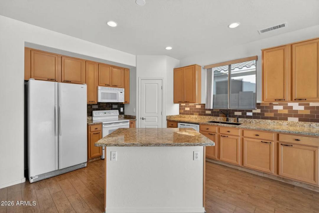 Real Estate Picture 9