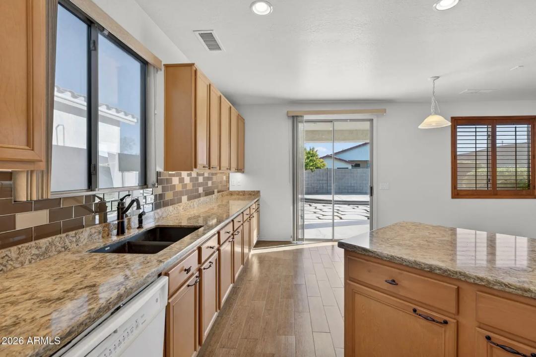 Real Estate Picture 14