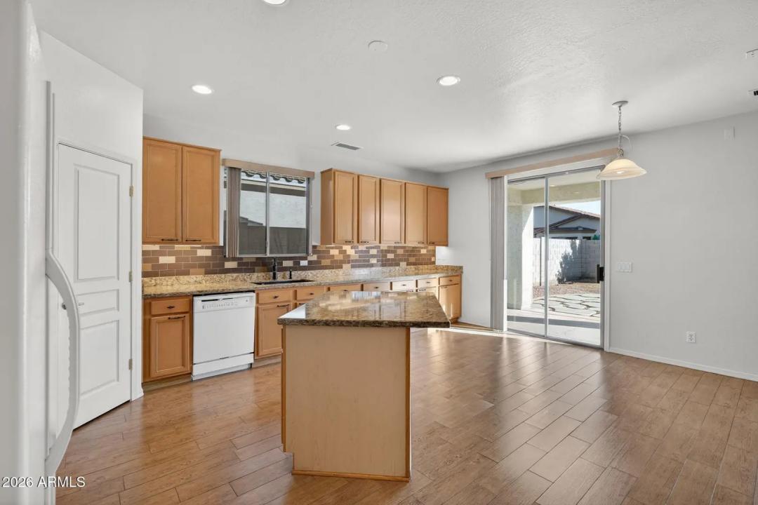 Real Estate Picture 15