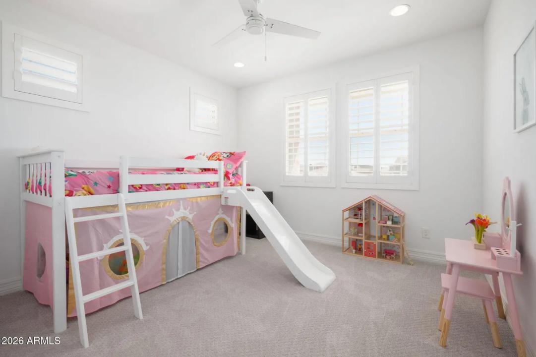 Real Estate Picture 24