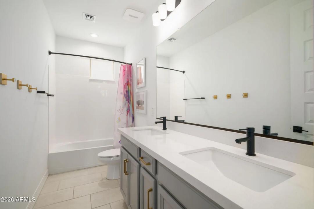 Real Estate Picture 25