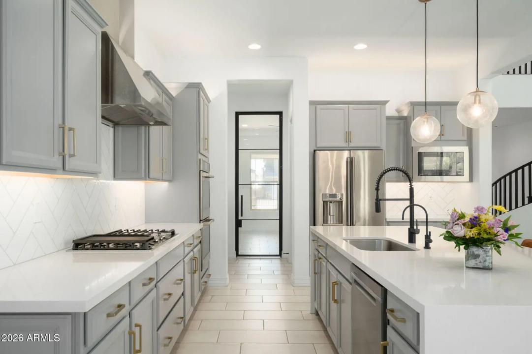 Real Estate Picture 10