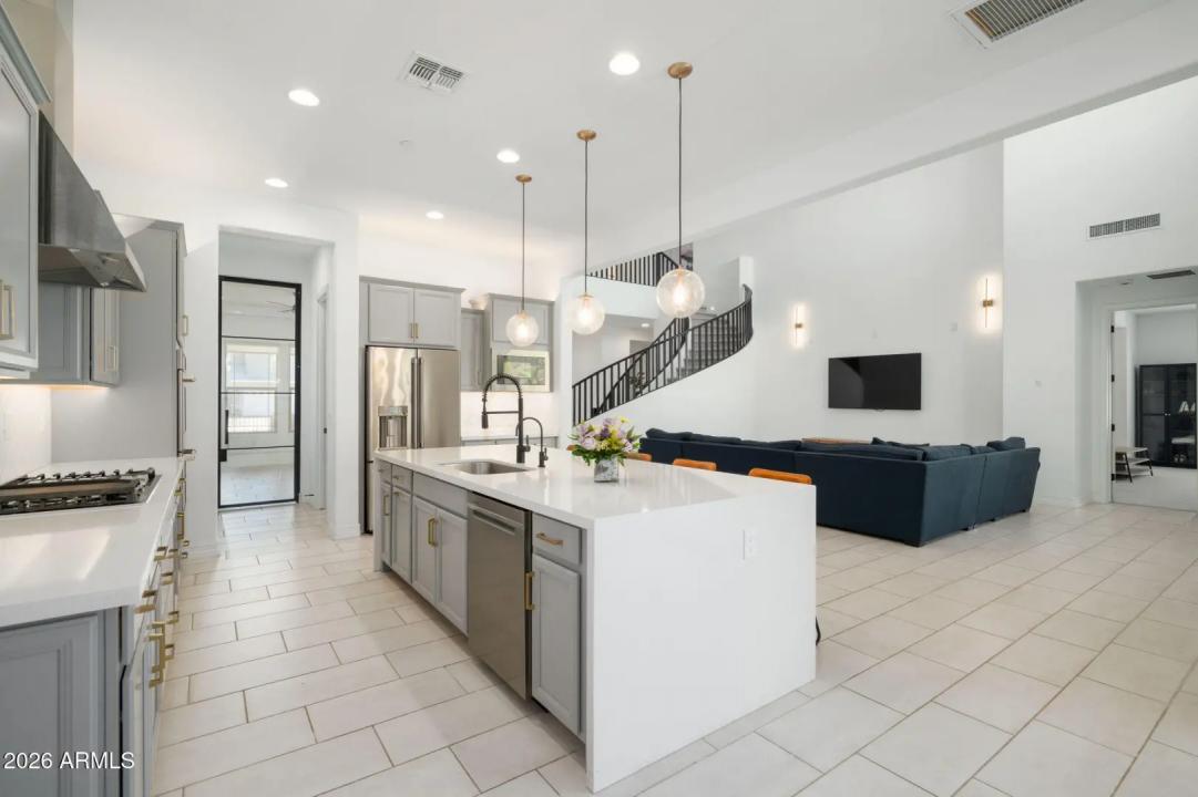 Real Estate Picture 9