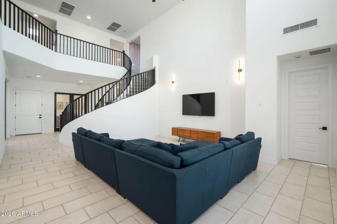 Real Estate Picture 6