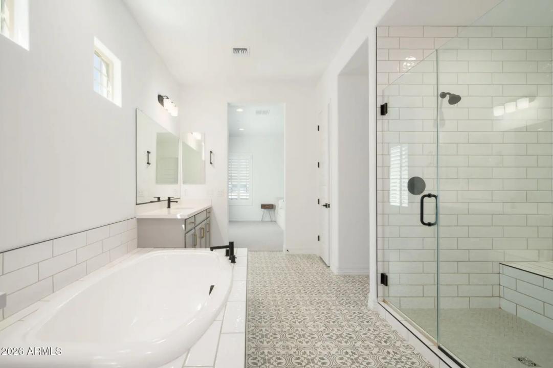 Real Estate Picture 17