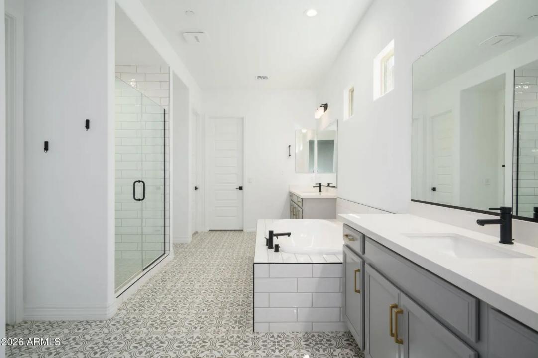 Real Estate Picture 16