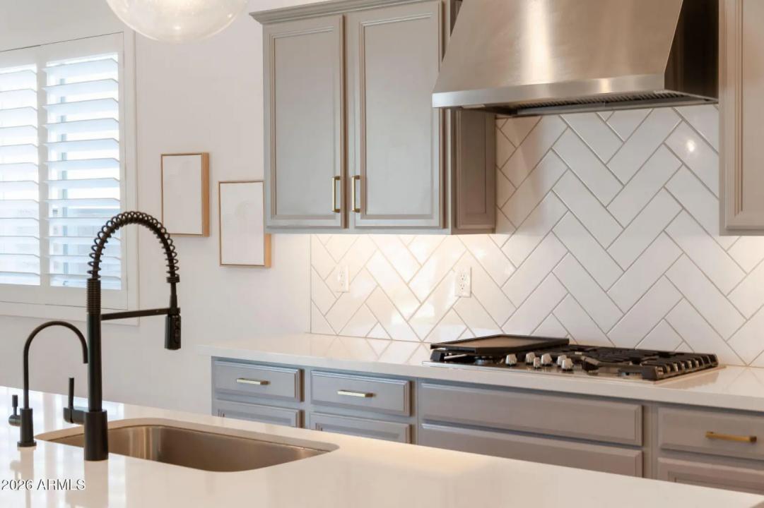 Real Estate Picture 8