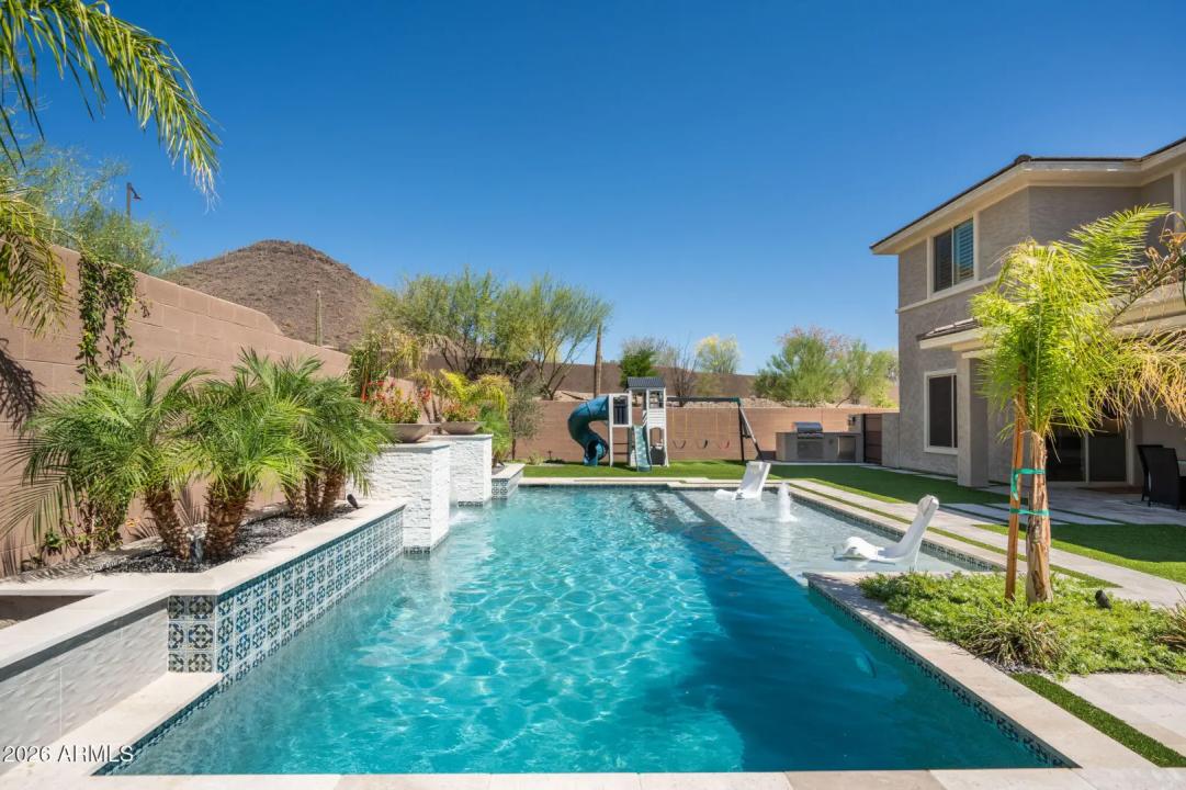 Real Estate Picture 3