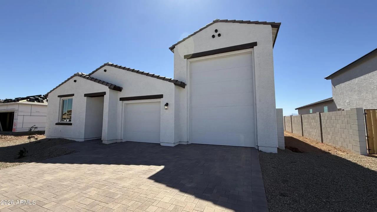 Real Estate Picture 3