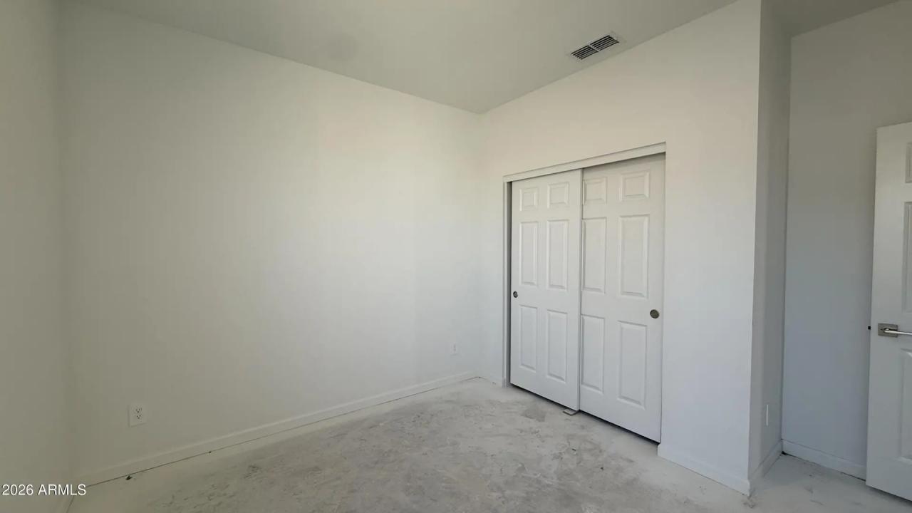 Real Estate Picture 8