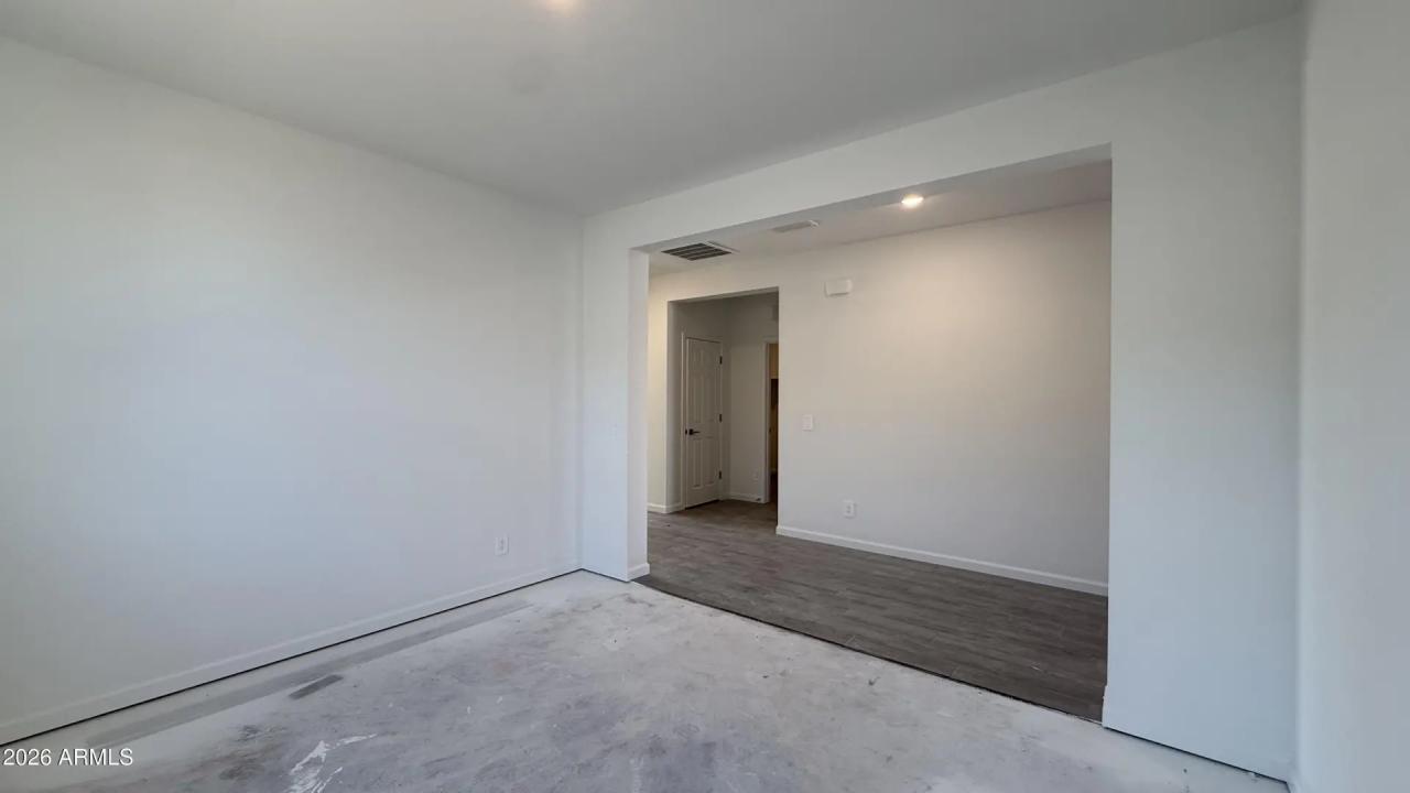 Real Estate Picture 11