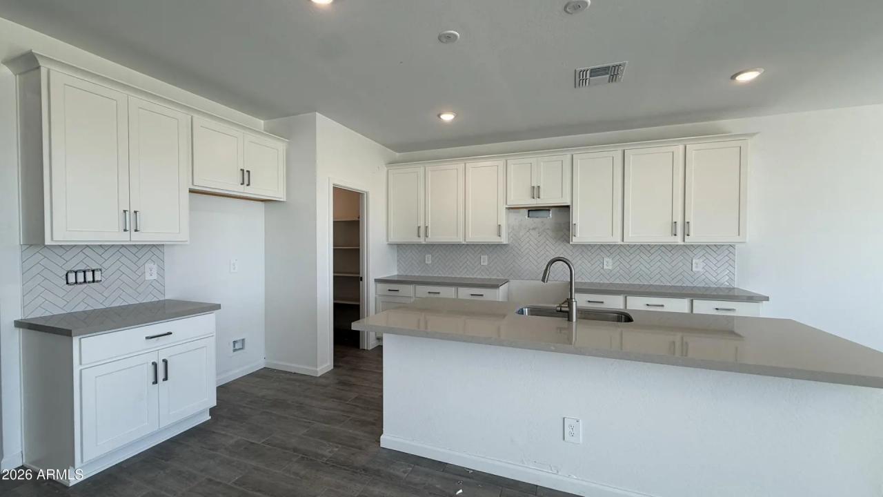 Real Estate Picture 16