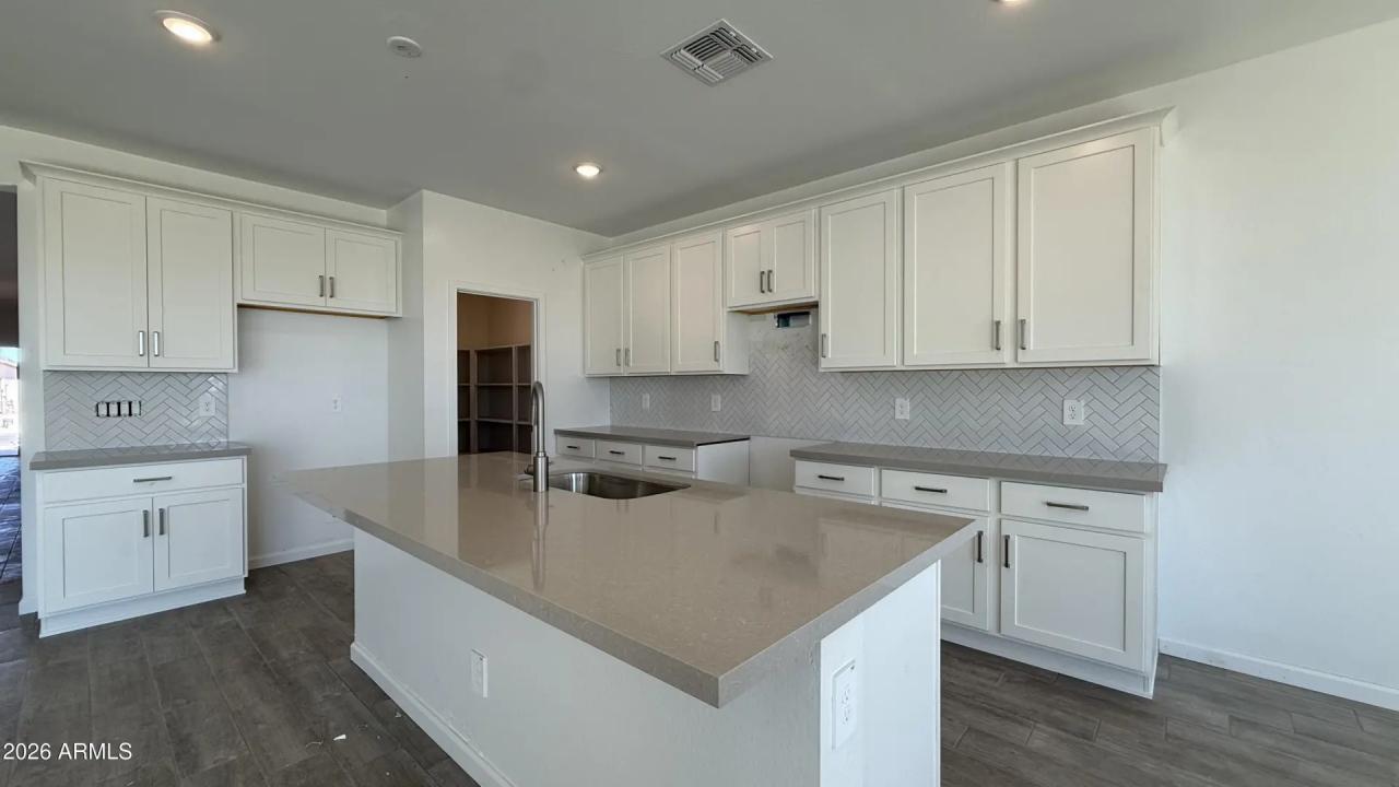 Real Estate Picture 13